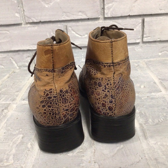 NYCOLE ST LOUIS - Truly unique lace up leather boots - Size 7.5 B - Picture 5 of 14